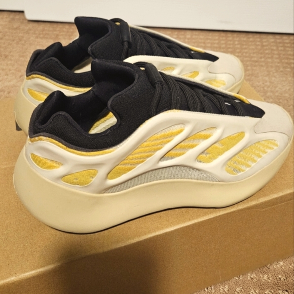 Adidas Yeezy 700 V3 Safflower Mens 6